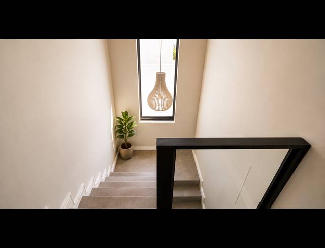 4 BEDROOM FREESTANDING FOR SALE IN SHELLEY POINT